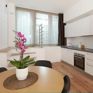https://presty-apartments.italymilanhotels.net